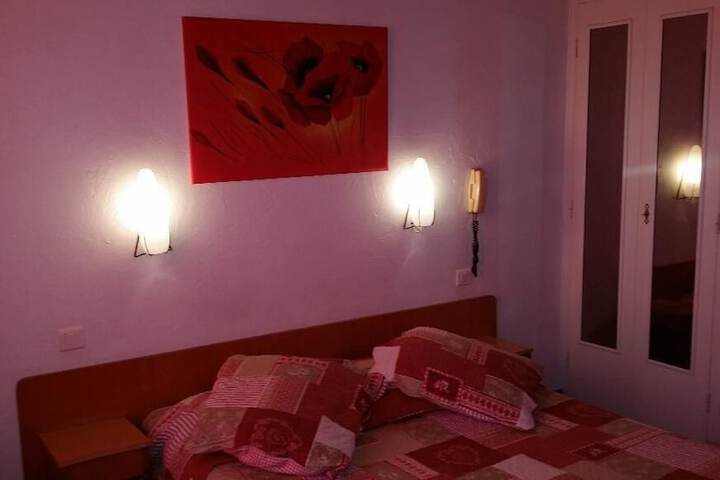 Room 1 of 35