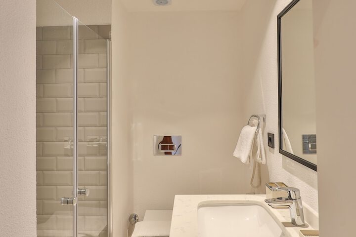 Room 19 of 33