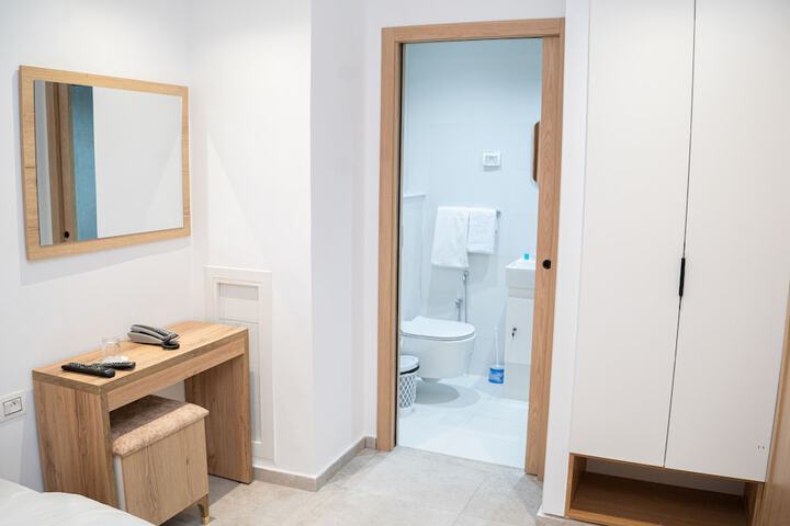 Room 4 of 46