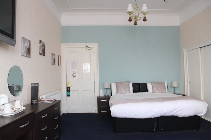 Room 14 of 42