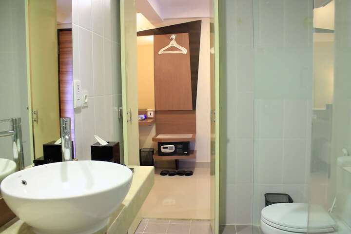 Room 15 of 25
