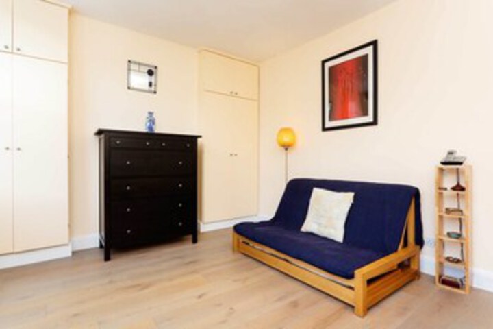 Room 9 of 24