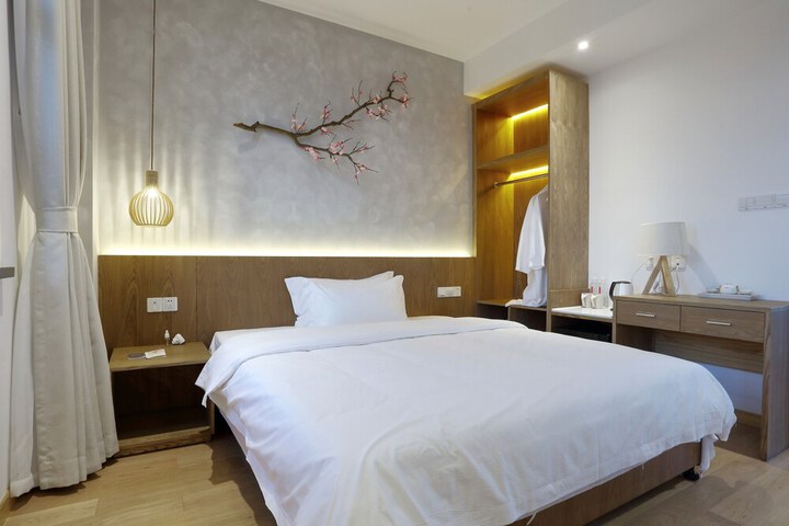 Room 11 of 43