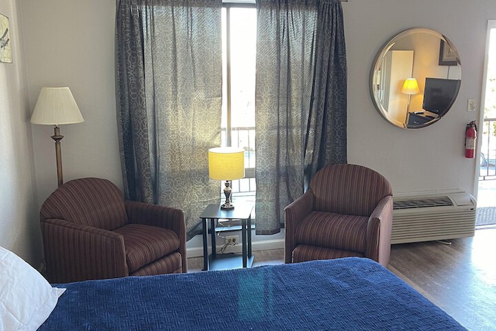 Deluxe Single Queen Bed (42 of 50)