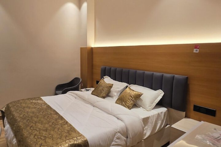Room 8 of 21
