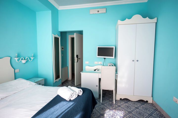 Room 46 of 82