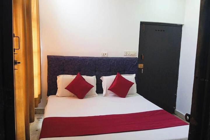 Room 9 of 23