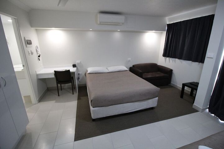 Room 4 of 28