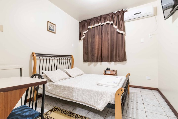 Room 5 of 19