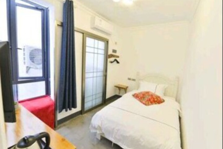 Room 14 of 19
