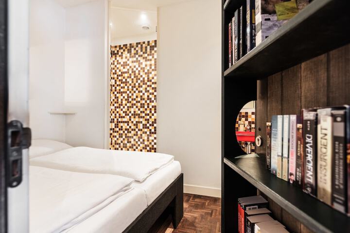 Room 45 of 137