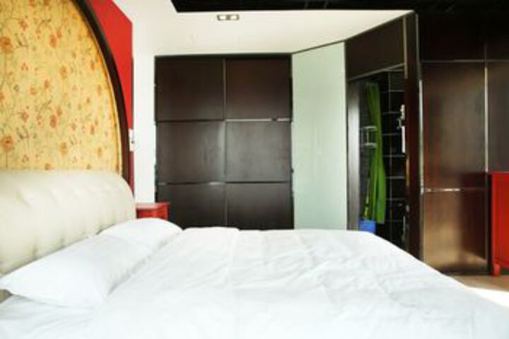 Room 9 of 36