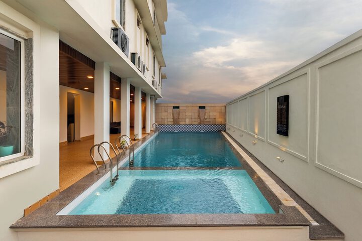 Pool 20 of 28