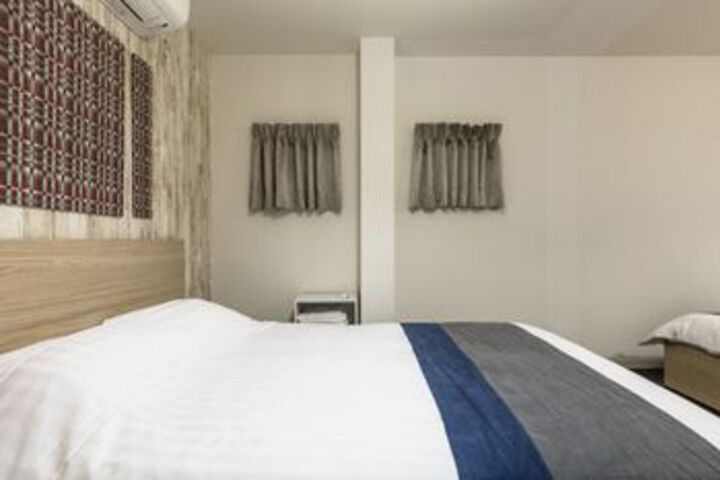 Room 102 of 182