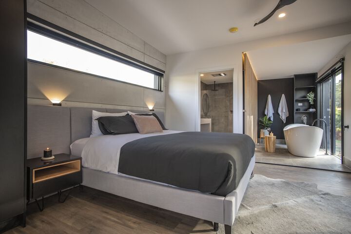 Room 3 of 33