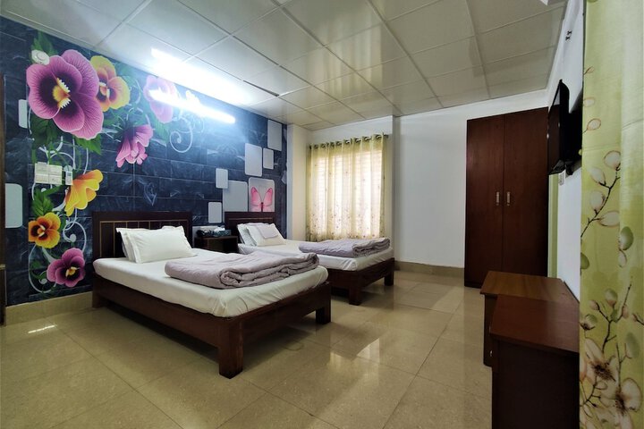 Room 5 of 11