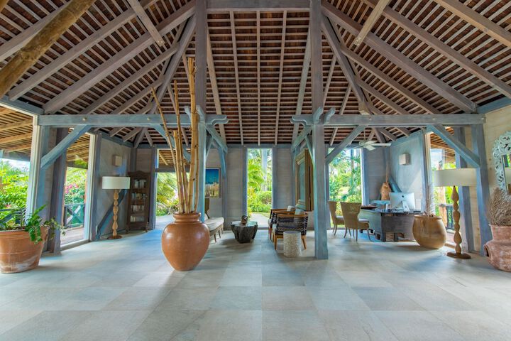Entrance & Lobby