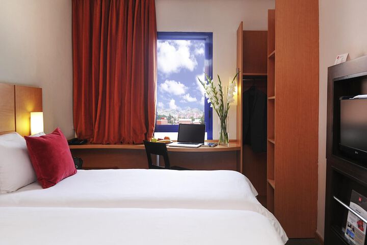 Room 29 of 102
