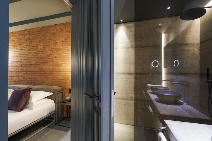 Room 15 of 112