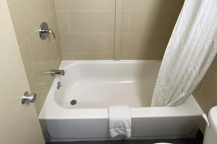 1 King Bed (2 of 15)