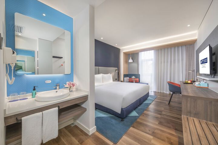 Room 9 of 41