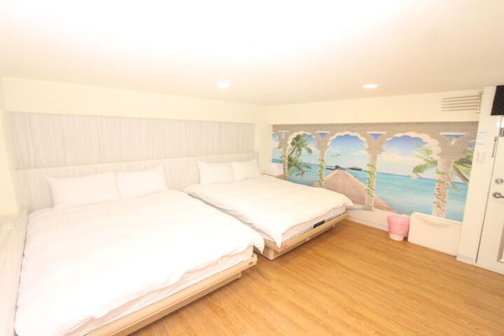 Room 40 of 246