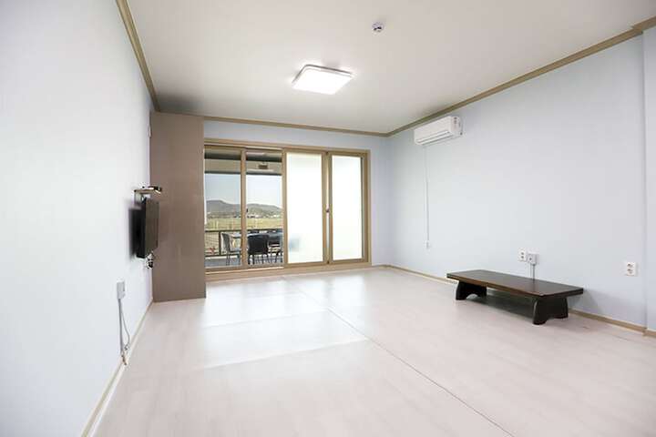 Room 14 of 36