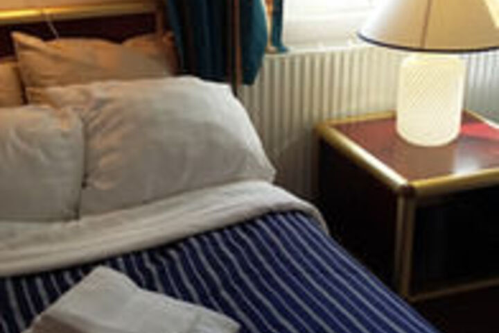 Room 17 of 40