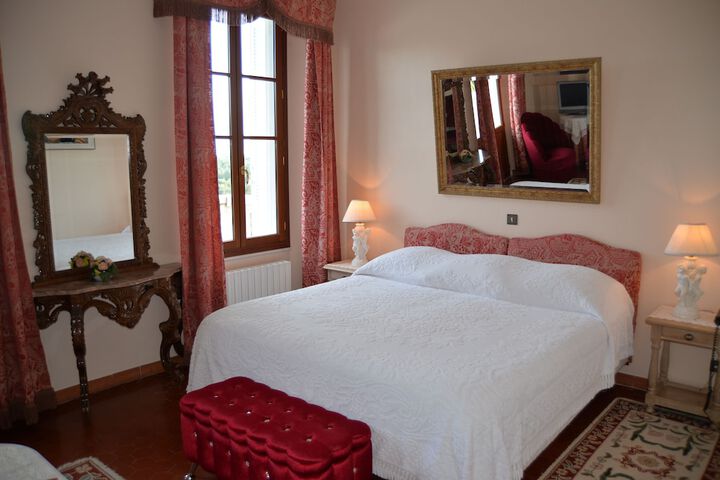 Room 27 of 112