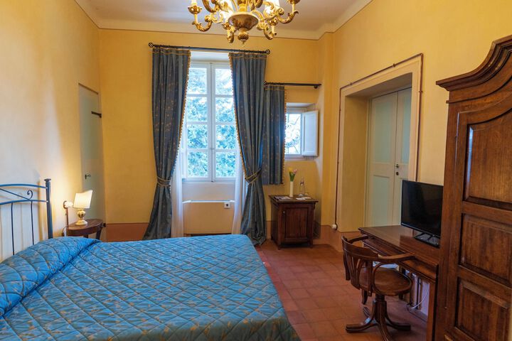 Room 27 of 74