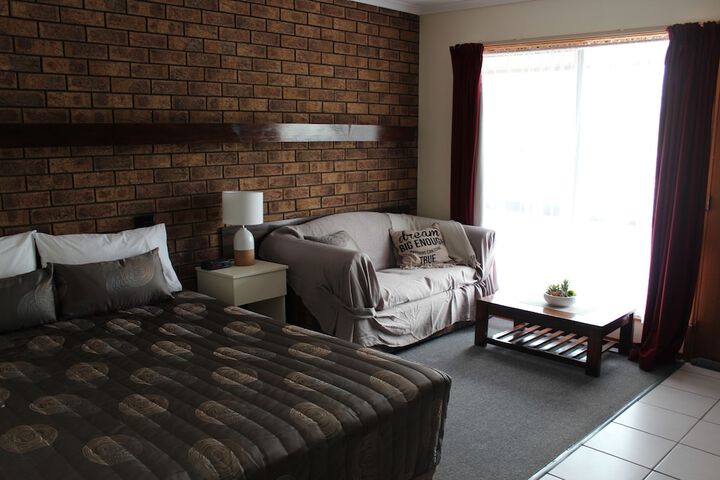 Room 5 of 49