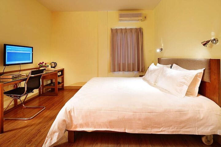 Room 10 of 27