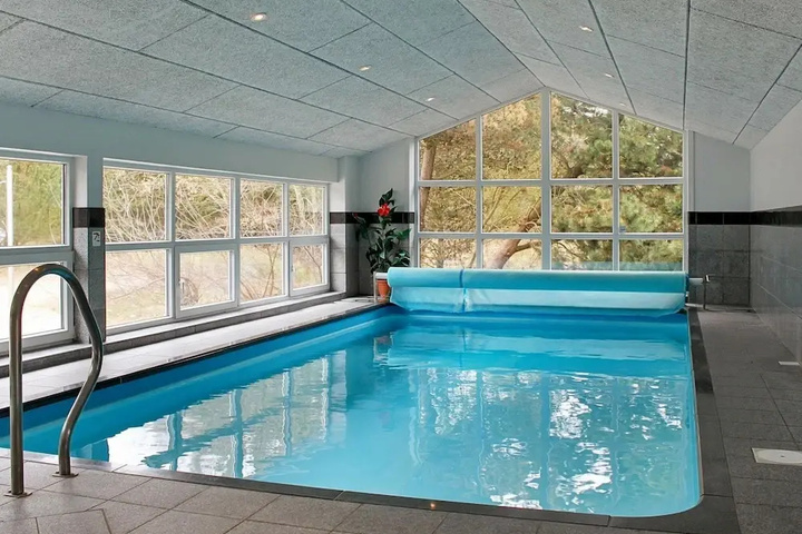 Pool 10 of 24