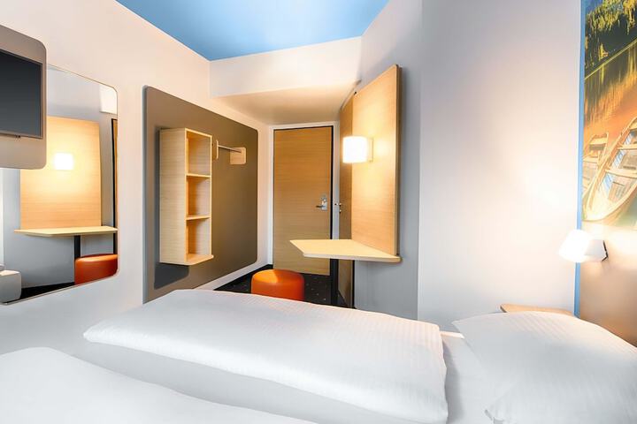 Room 8 of 31