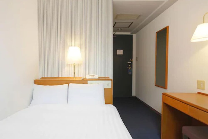 Room 8 of 50