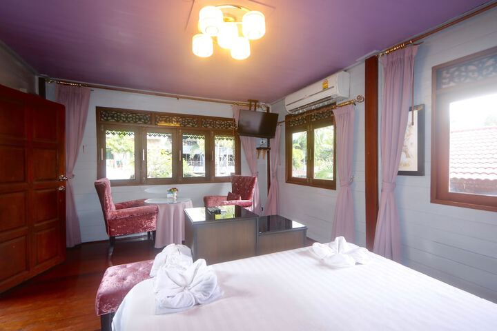 Room 8 of 170
