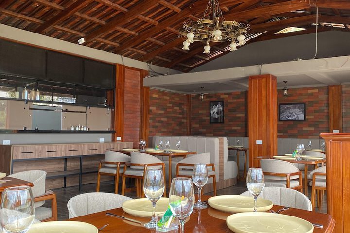Dining 10 of 15