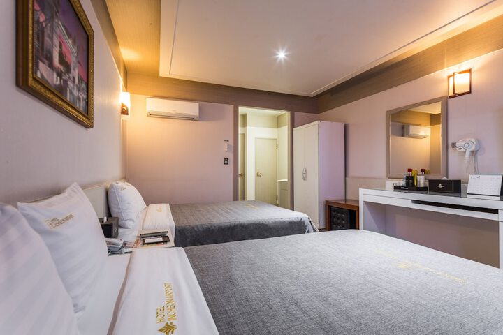 Room 10 of 31