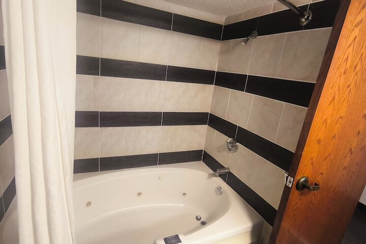 Jetted tub