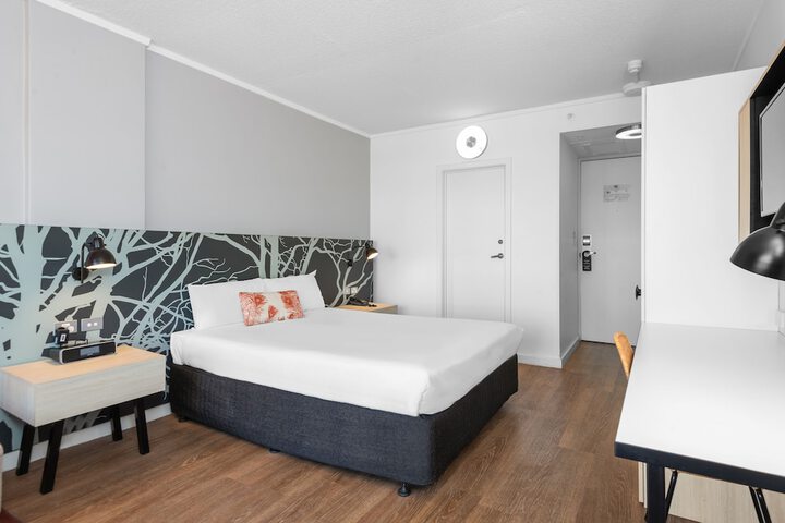 Room 5 of 28
