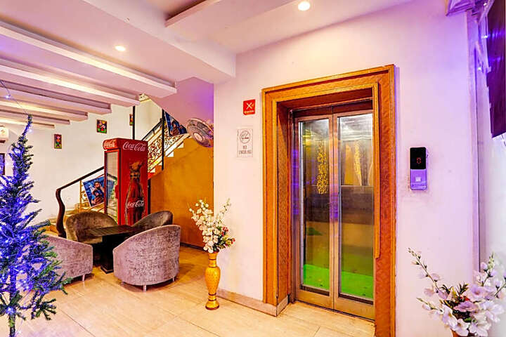 Collection O HOTEL SR GRAND
