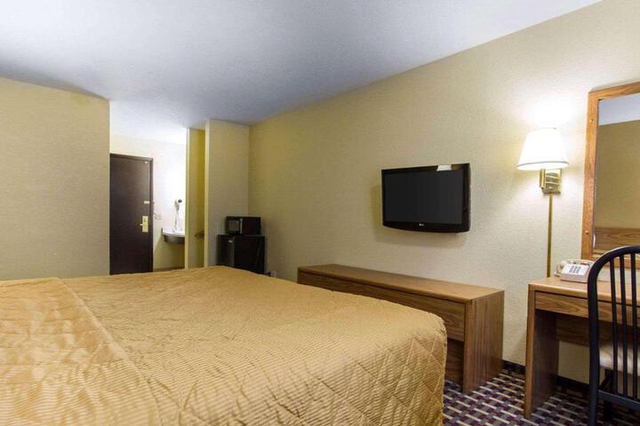1 King Bed (1 of 8)
