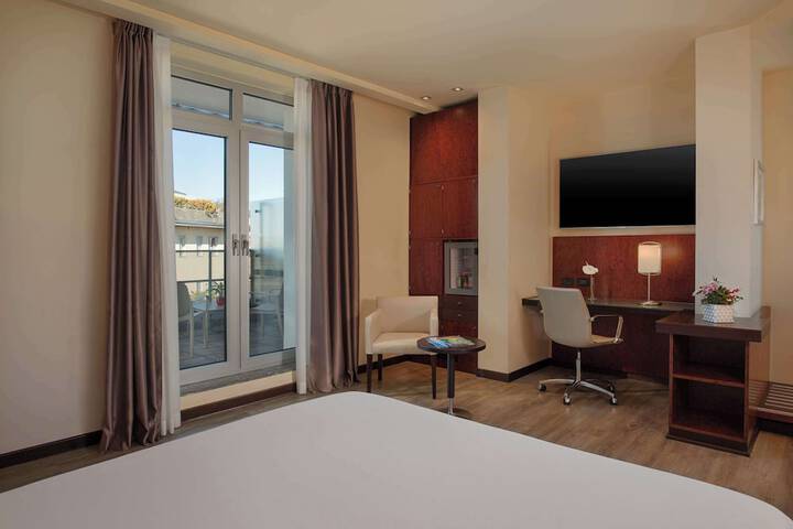 Room 15 of 52