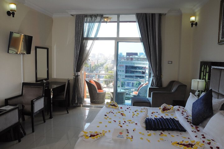 Room 10 of 27