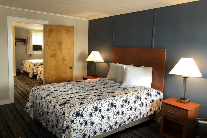 Room 6 of 18