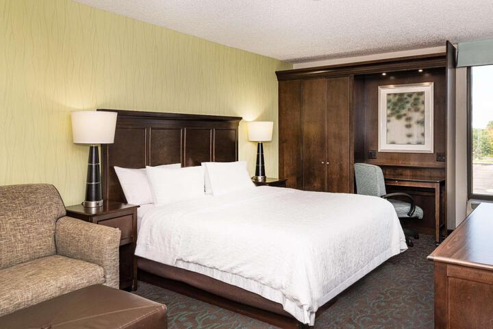 1 King Bed (12 of 12)