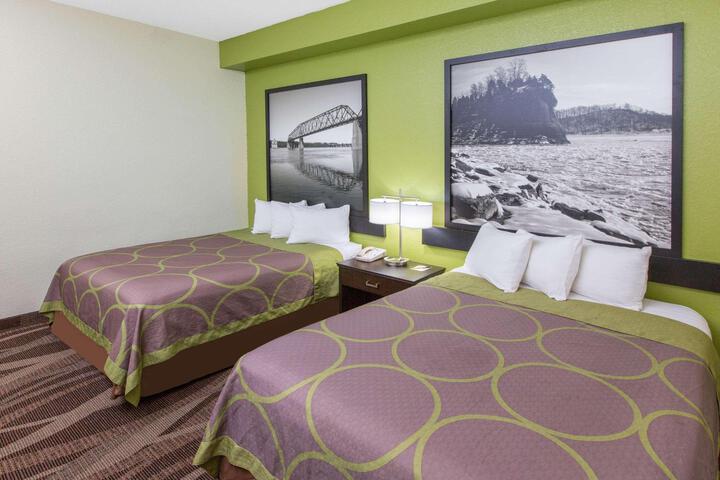 2 Queen Beds (8 of 11)