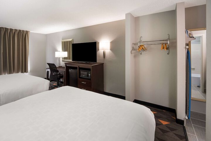 2 Queen Beds (7 of 7)