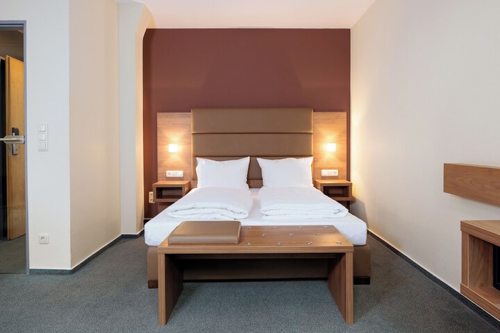 Room 9 of 87