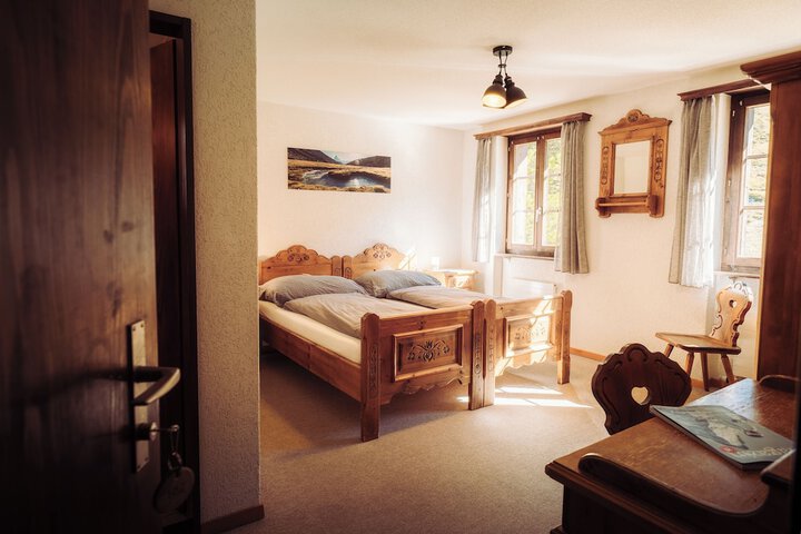 Room 6 of 28